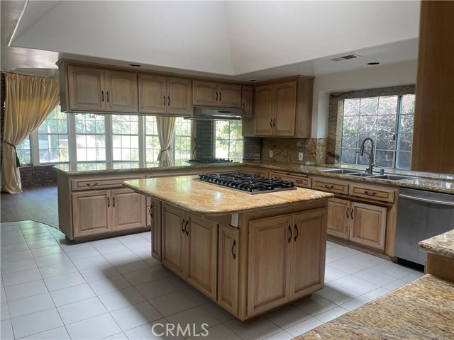 MLS #OC25245967 image #5