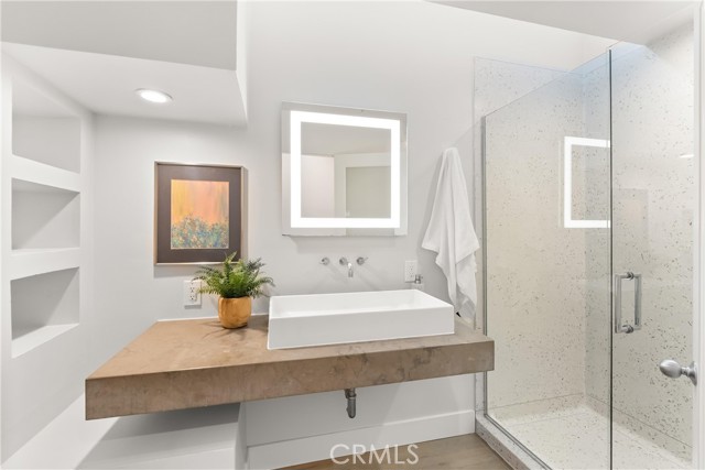 MLS #OC25245992 image #10