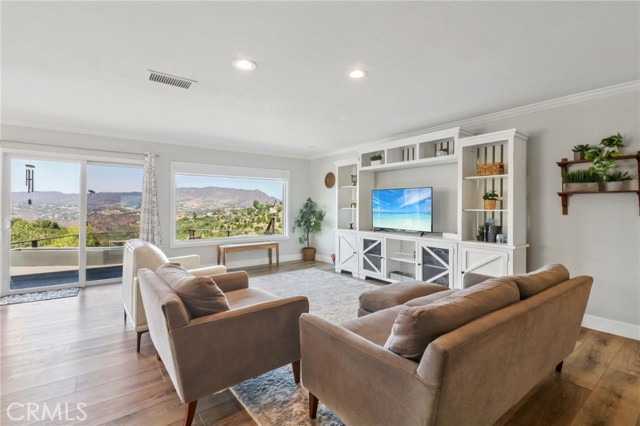 MLS #OC25246157 image #4