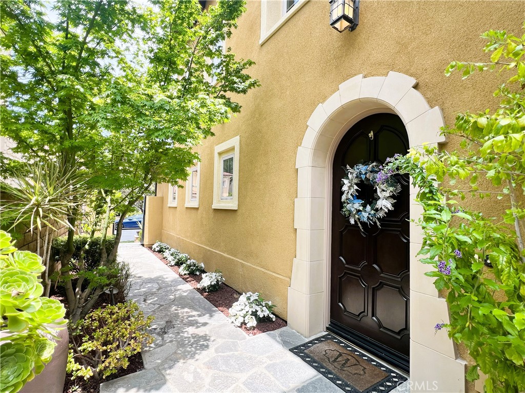 MLS #OC25241430 image #1