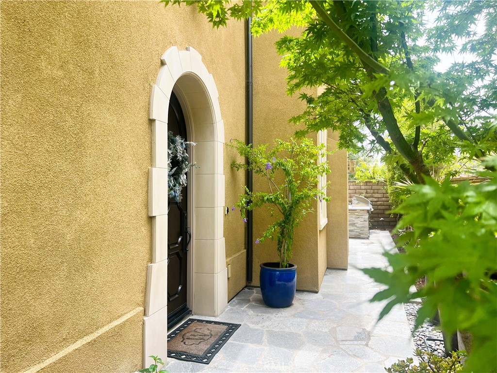 MLS #OC25241430 image #2