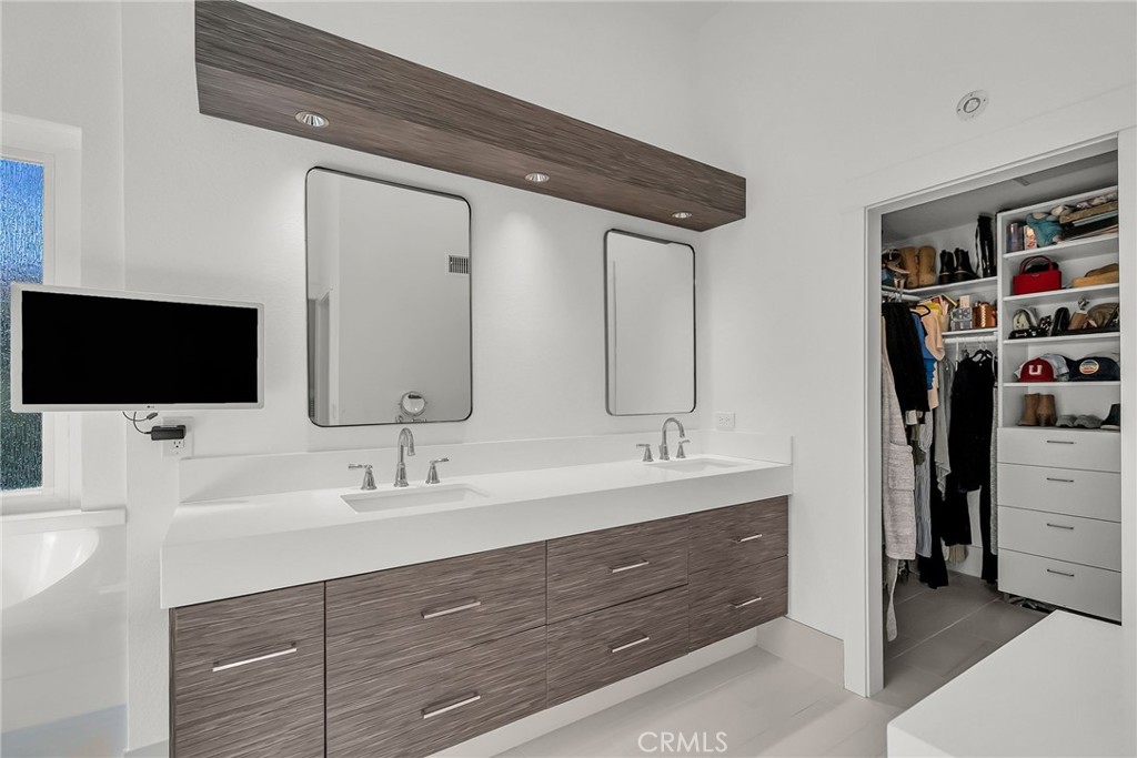 MLS #OC25246202 image #20