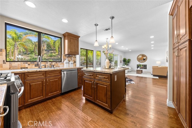 MLS #OC25246319 image #24