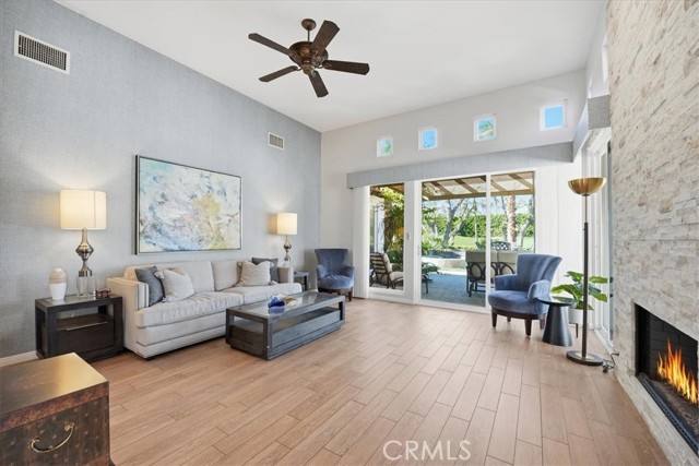 MLS #OC25246393 image #15