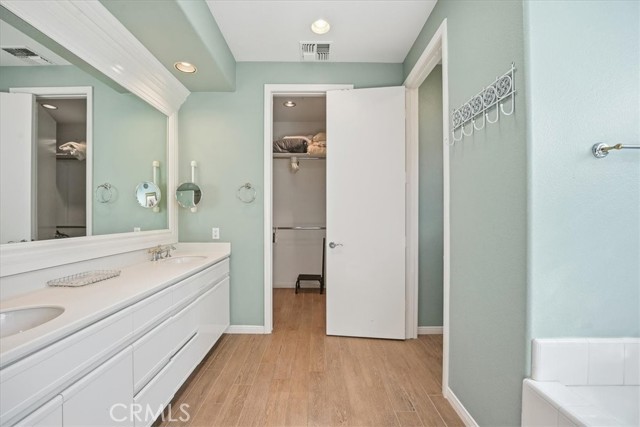 MLS #OC25246393 image #24