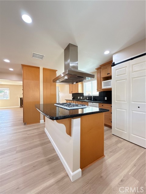 MLS #OC25246495 image #10