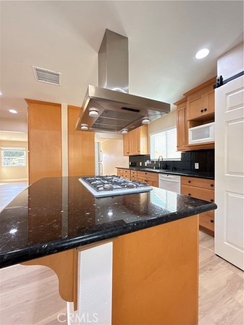 MLS #OC25246495 image #12