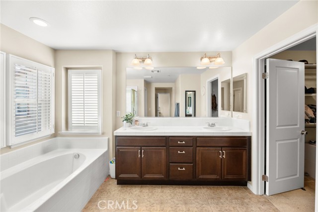 MLS #OC25246551 image #33