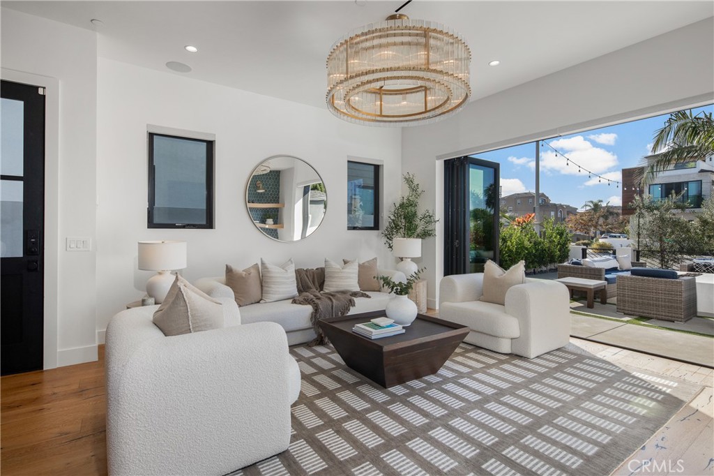 MLS #OC25246707 image #9