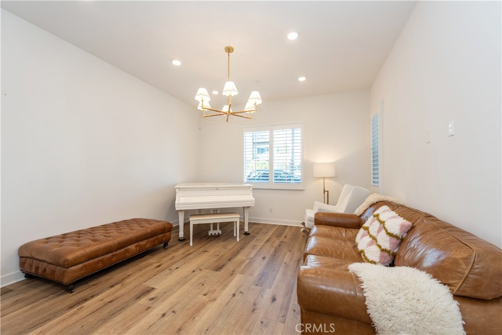 MLS #OC25246810 image #15