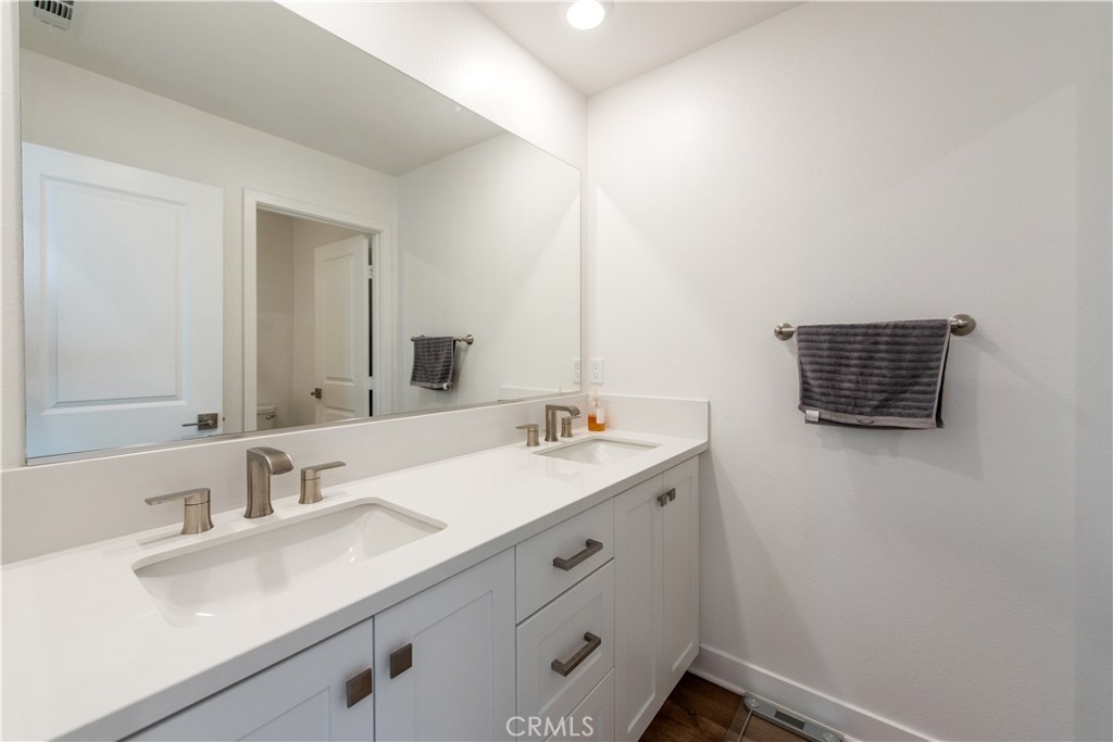 MLS #OC25246810 image #25