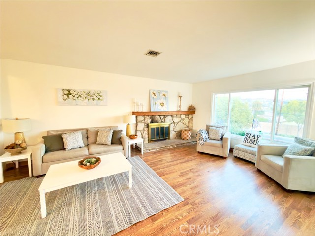 MLS #OC25246924 image #10