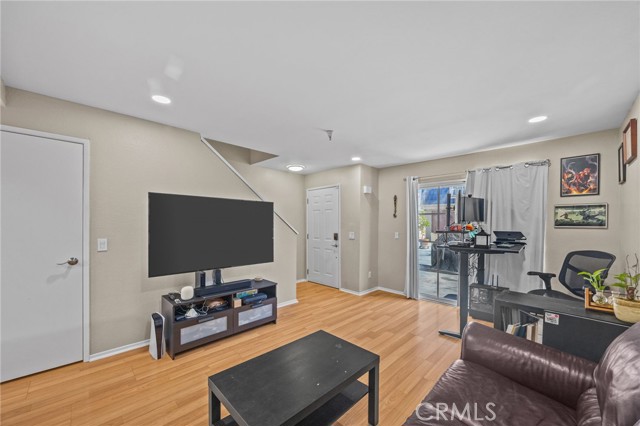 MLS #OC25246955 image #1