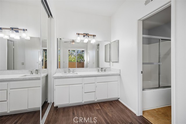 MLS #OC25246982 image #16