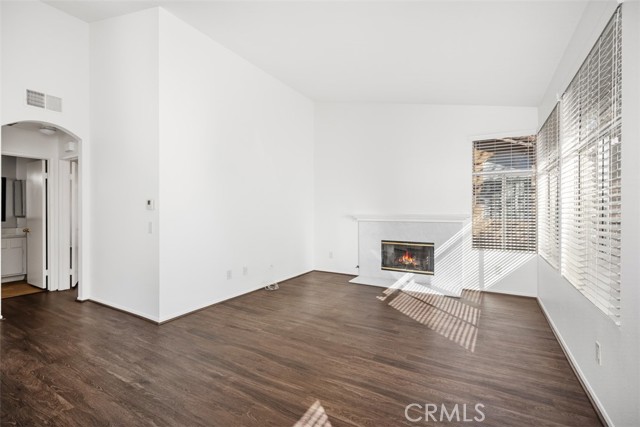 MLS #OC25246982 image #2