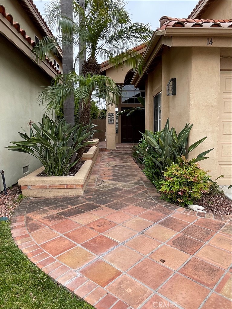 MLS #OC25247037 image #1