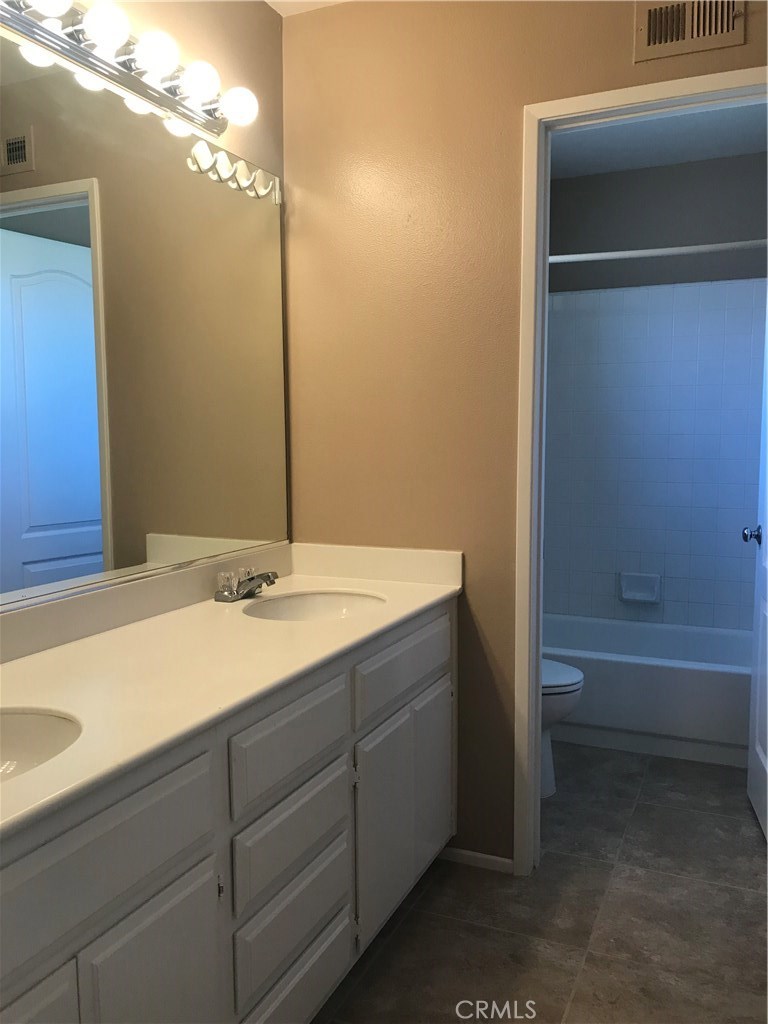 MLS #OC25247037 image #11