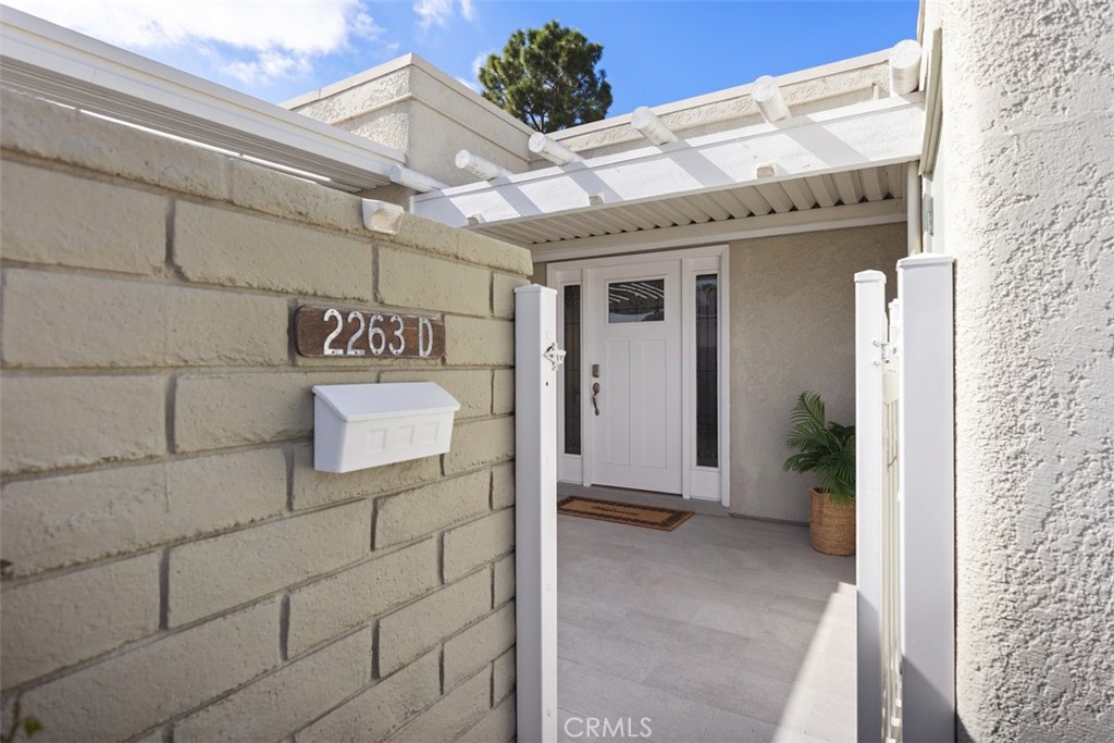 MLS #OC25247095 image #1