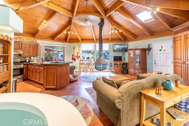 MLS #OC25247104 image #1