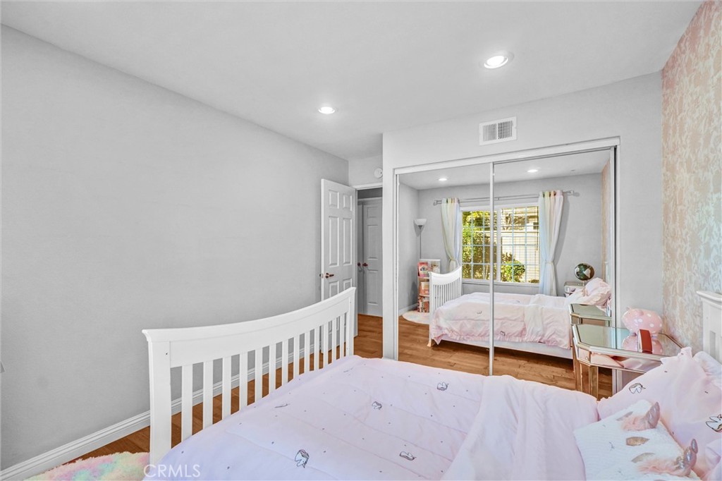 MLS #OC25247215 image #15