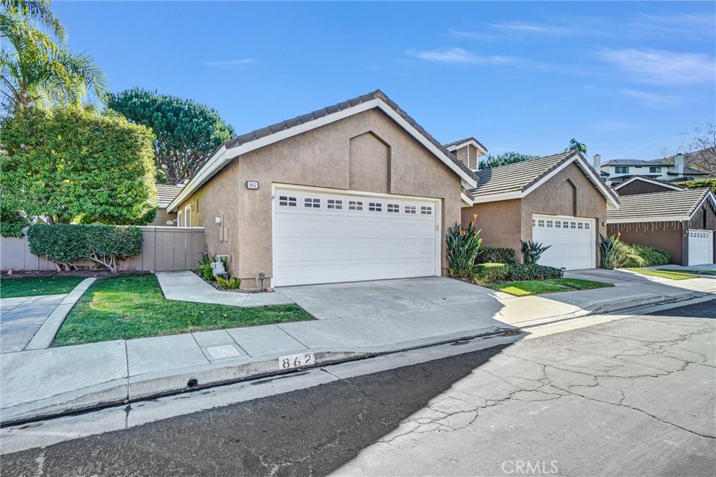 MLS #OC25247215 image #2