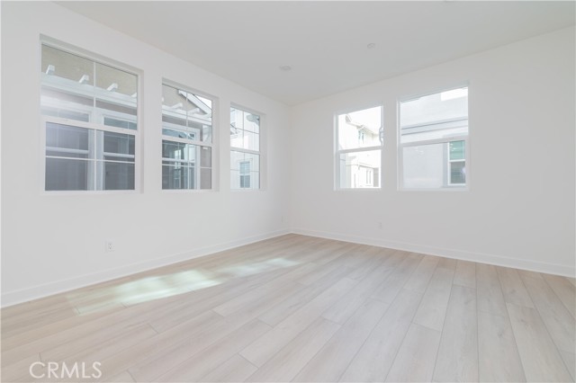 MLS #OC25247404 image #10