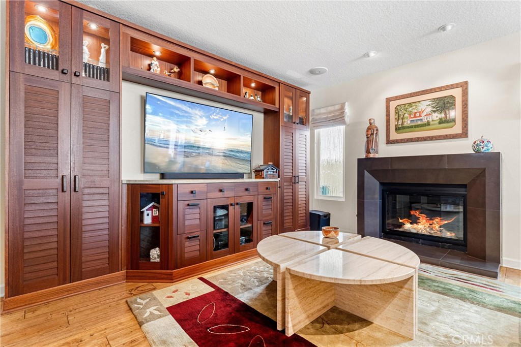 MLS #OC25247566 image #8