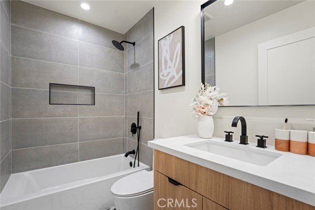 MLS #OC25247589 image #11