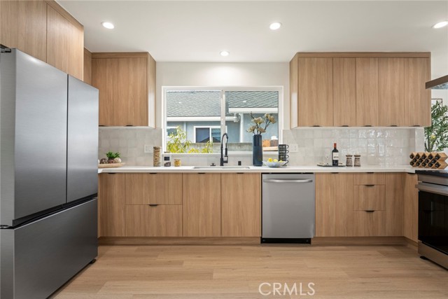 MLS #OC25247589 image #9