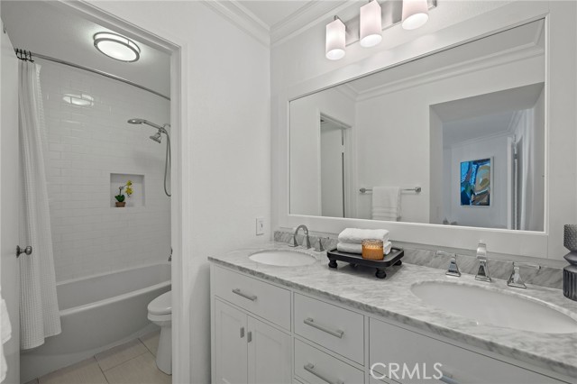 MLS #OC25247631 image #16