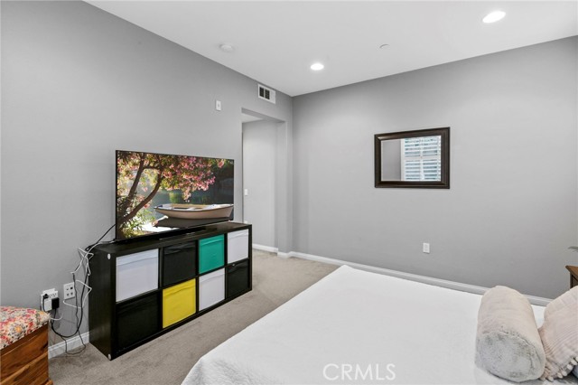 MLS #OC25247648 image #15