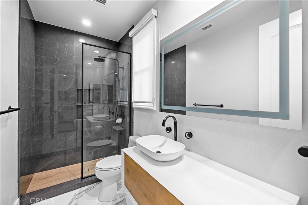 MLS #OC25247715 image #15