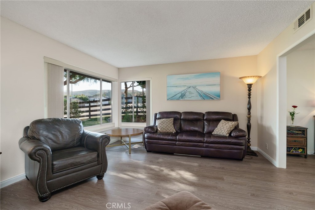 MLS #OC25247819 image #11