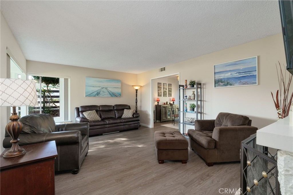 MLS #OC25247819 image #9