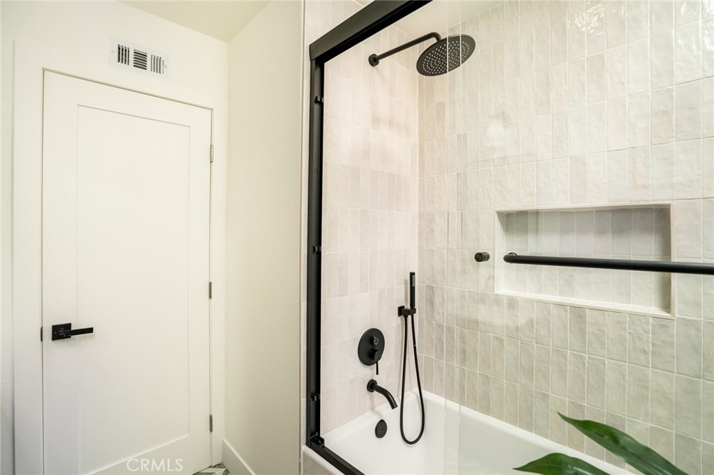 MLS #OC25247852 image #21