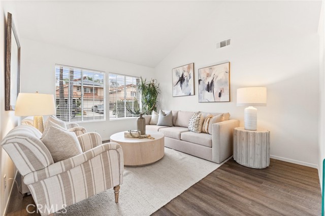 MLS #OC25248267 image #1