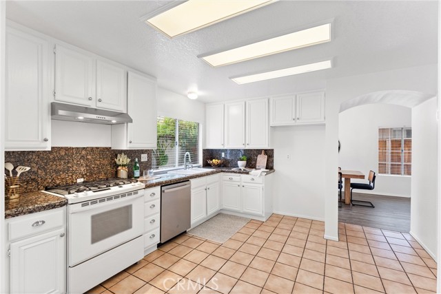 MLS #OC25248267 image #9