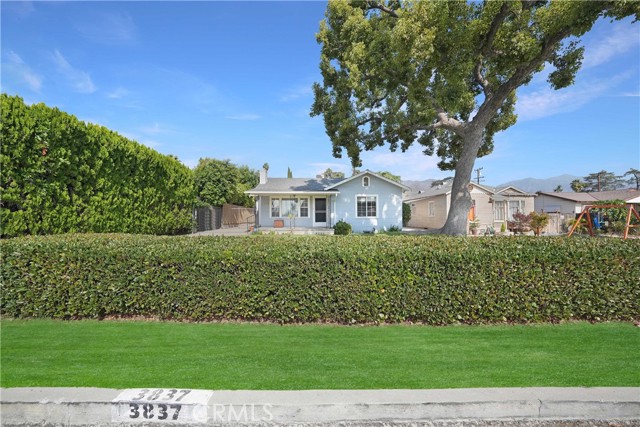 MLS #OC25248330 image #1