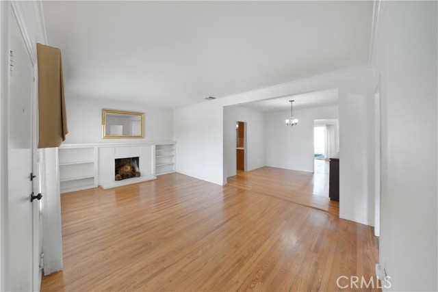 MLS #OC25248330 image #5