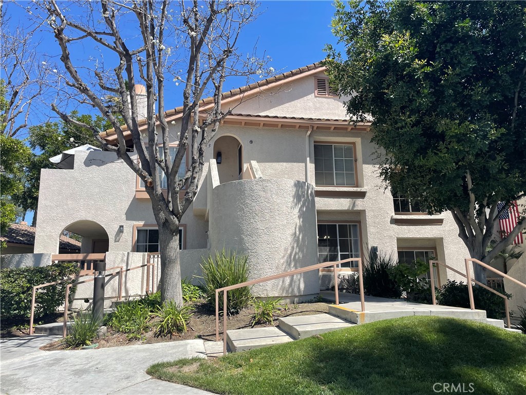 MLS #OC25248463 image #1