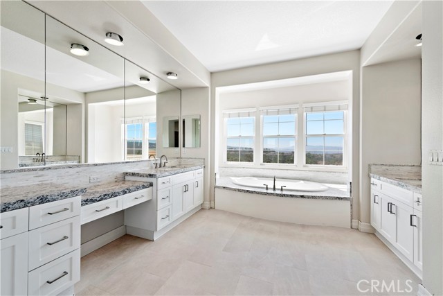 MLS #OC25248485 img 9