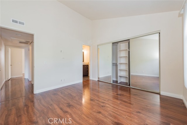 MLS #OC25248640 image #4