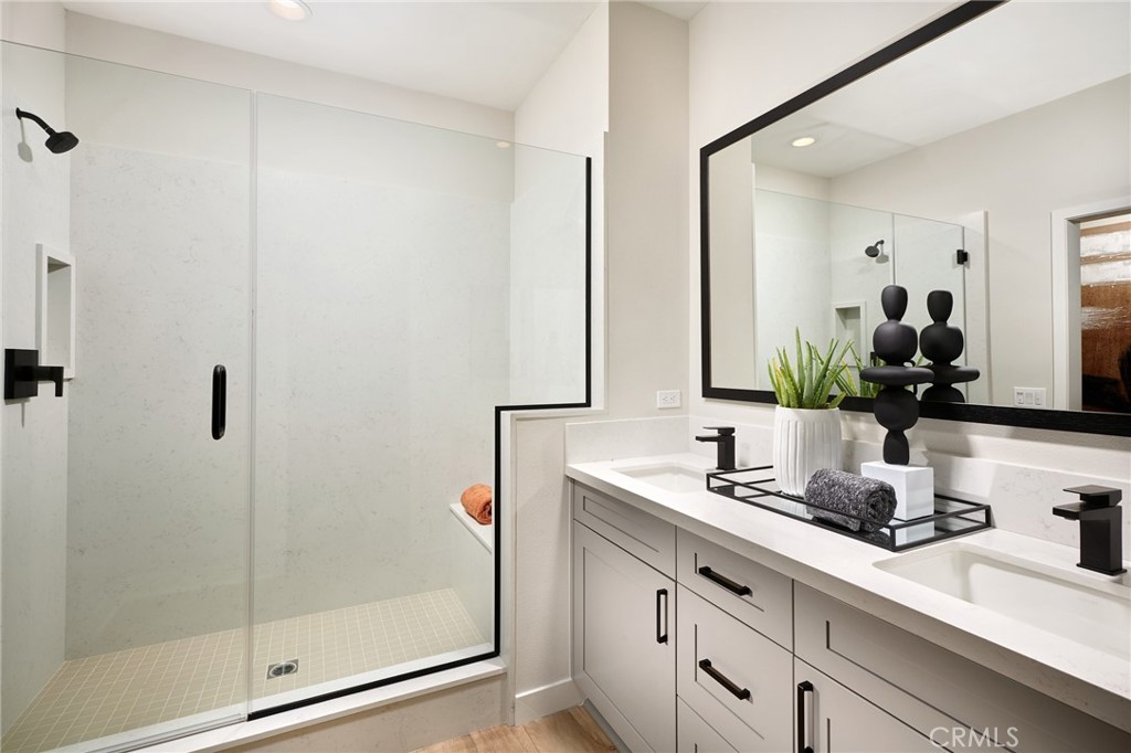 MLS #OC25248672 image #2