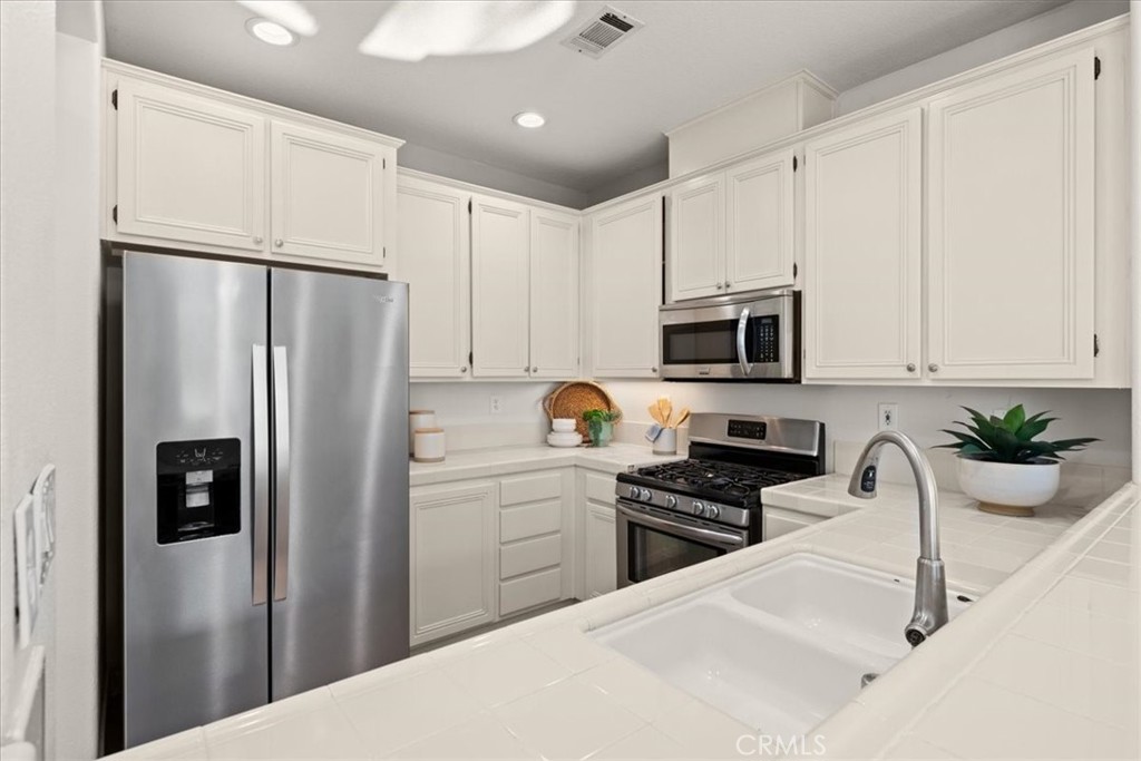 MLS #OC25248898 image #1