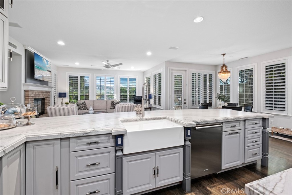 MLS #OC25248917 image #15