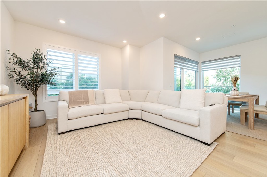 MLS #OC25249127 image #2