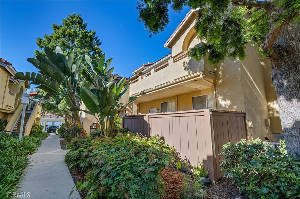 MLS #OC25249300 image #1