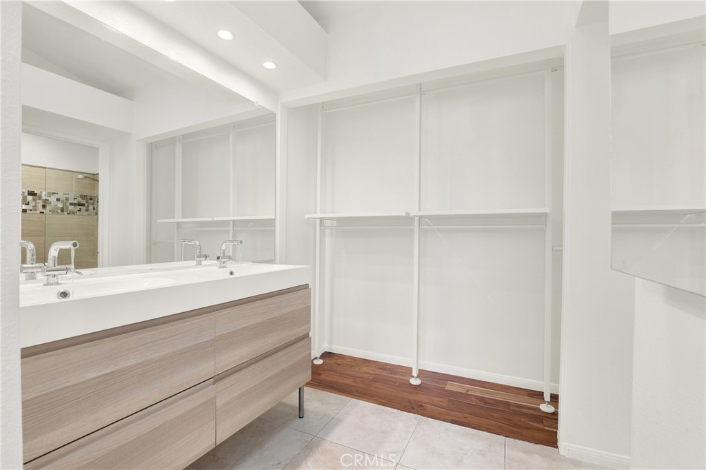 MLS #OC25249315 image #24