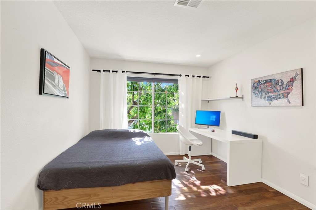 MLS #OC25249315 image #27