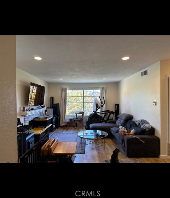 MLS #OC25249333 image #1